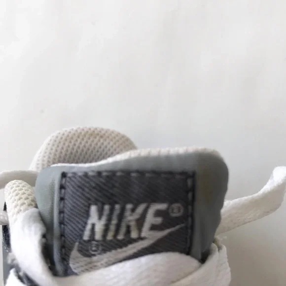 Nike gray air max sneakers  EUC size 6 - Picture 5 of 8